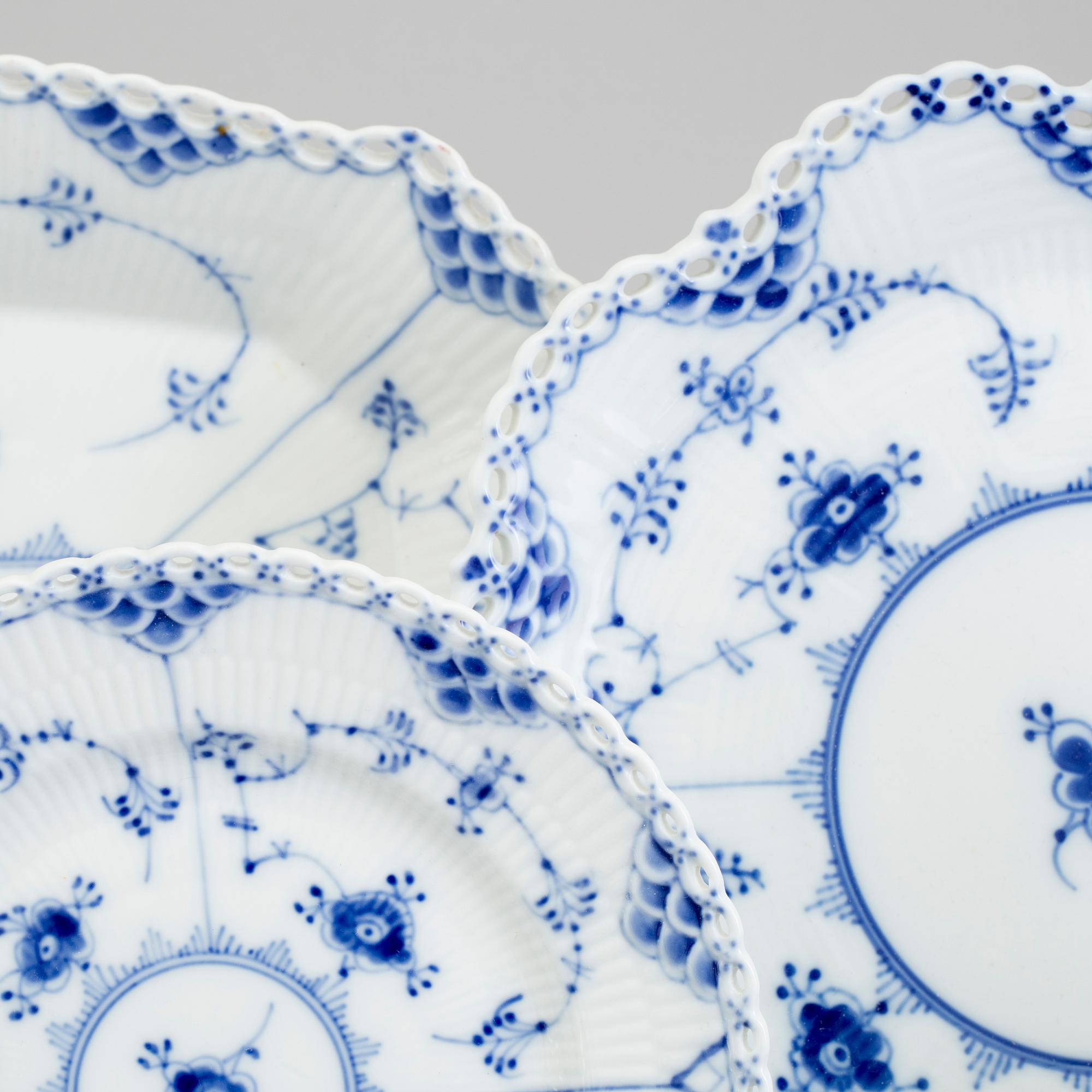 A 32 pieces porcelain coffee service 'Musselmalet' from Royal Copenhagen, Denmark.