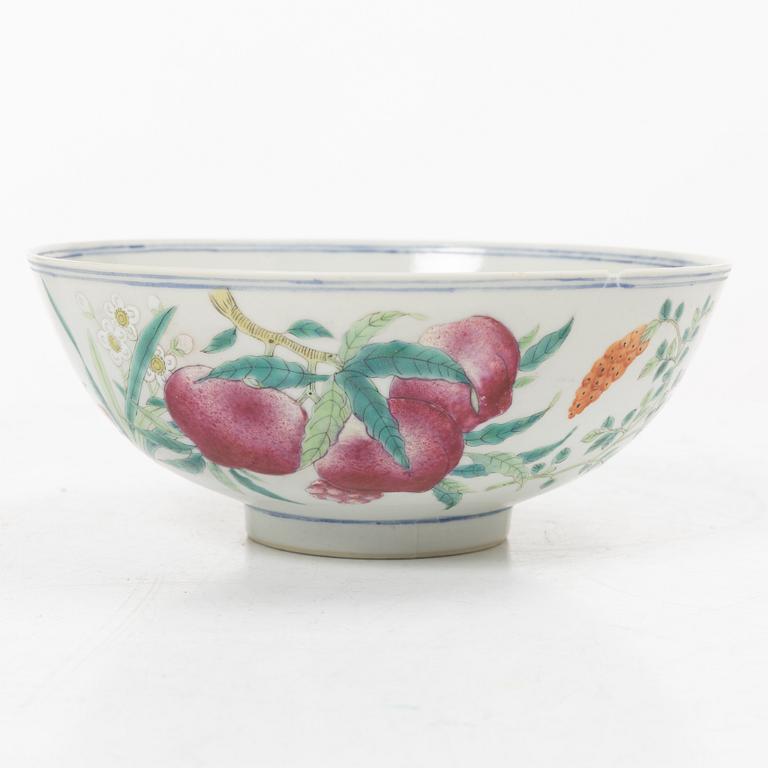 Skålar, två stycken samt skålfat, porslin, Kina, 1900-tal.