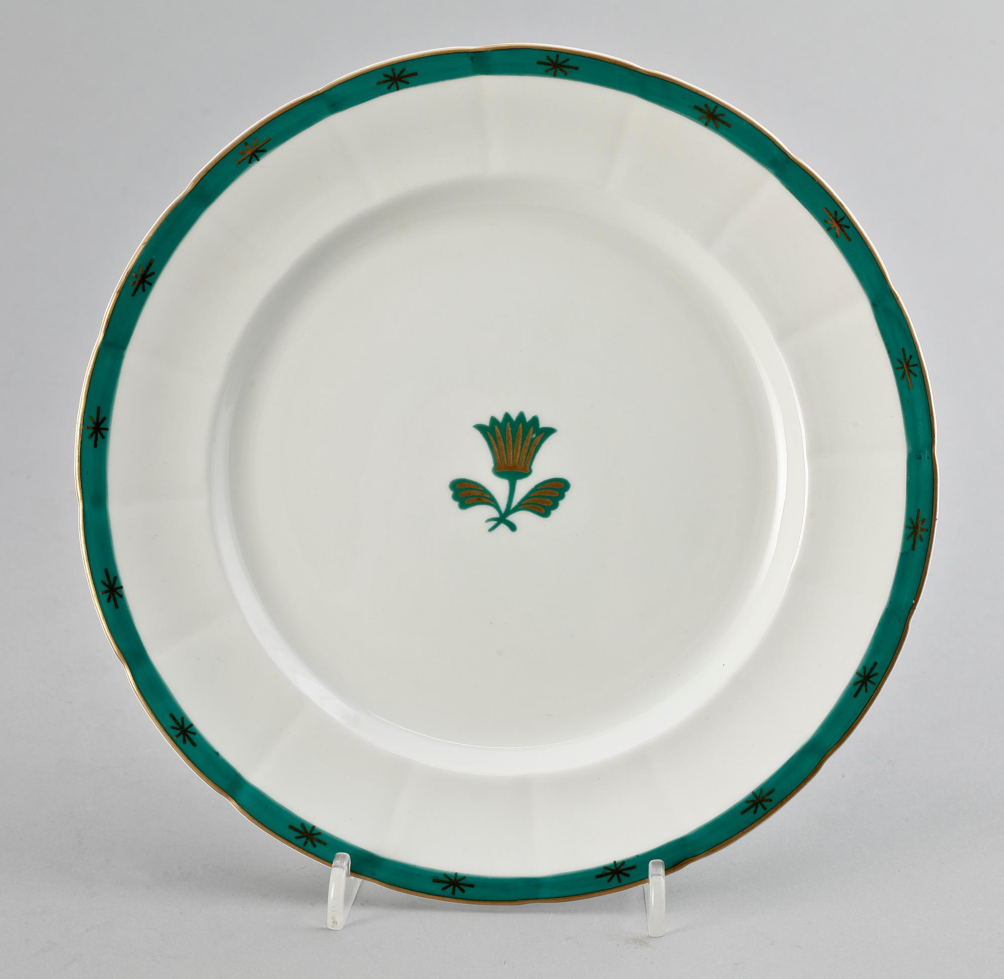 TE- OCH KAFFESERVISDELAR, 50 delar, benporslin, "Guldstjärna", Kåge, Gustavsberg, 1920-30-tal.