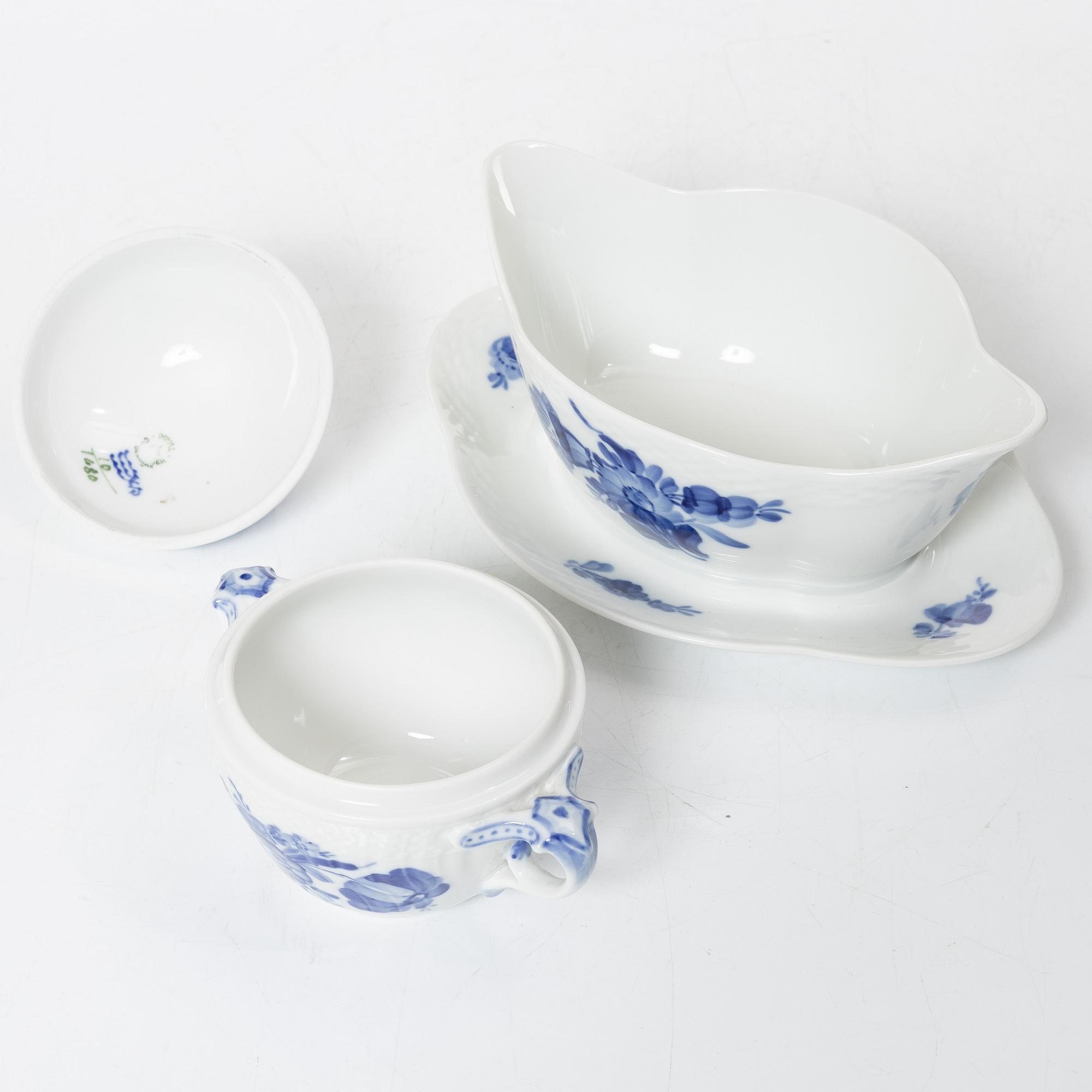 Royal Copenhagen, servisdelar, 67 delar, "Blå blomst", Danmark.