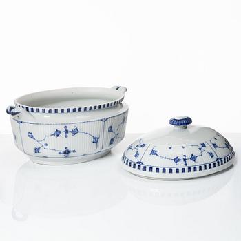 Terrin med lock, porslin, Royal Copenhagen, "Musselmalet", tidig modell, 1800-tal.