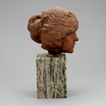 SKULPTUR, otydligt signerad, 1900-tal.