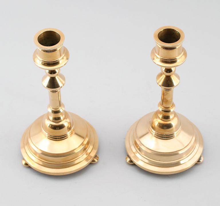 LJUSSTAKAR, 1 par, mässing, Gusum Bruk, 1900-talets första hälft.