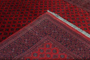 An Afghan carpet, ca 380 x 310 cm.