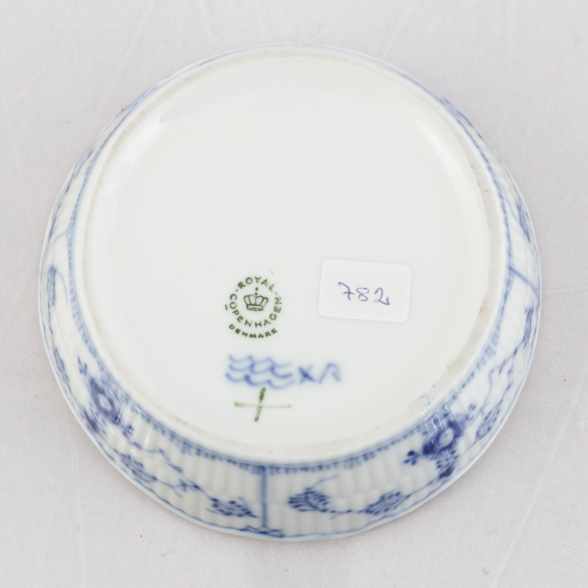 Karamellskål, porslin, Royal Copenhagen, "Musselmalet", modell 1, 1963.