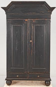 STÅNDSKÅP, allmoge, 1800-talets första hälft.