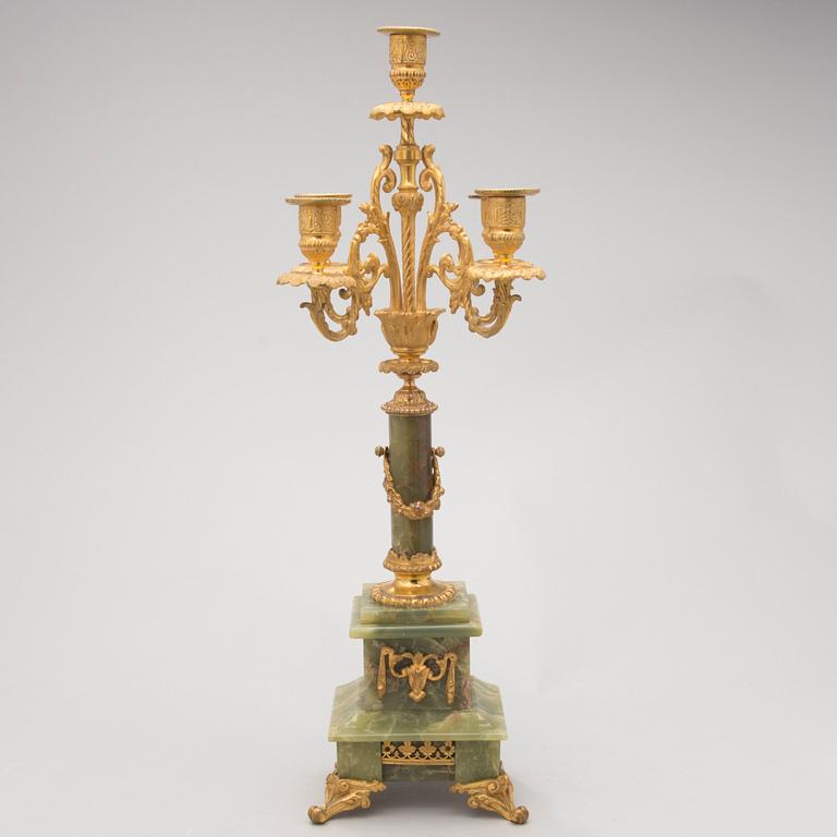 KANDELABER, alabaster och förgylld mässing, 1900-talets mitt.