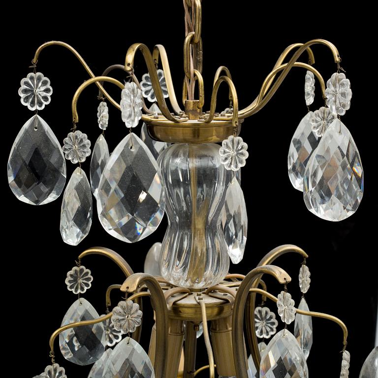 A Rococ style chandelier, mid 20th Century.