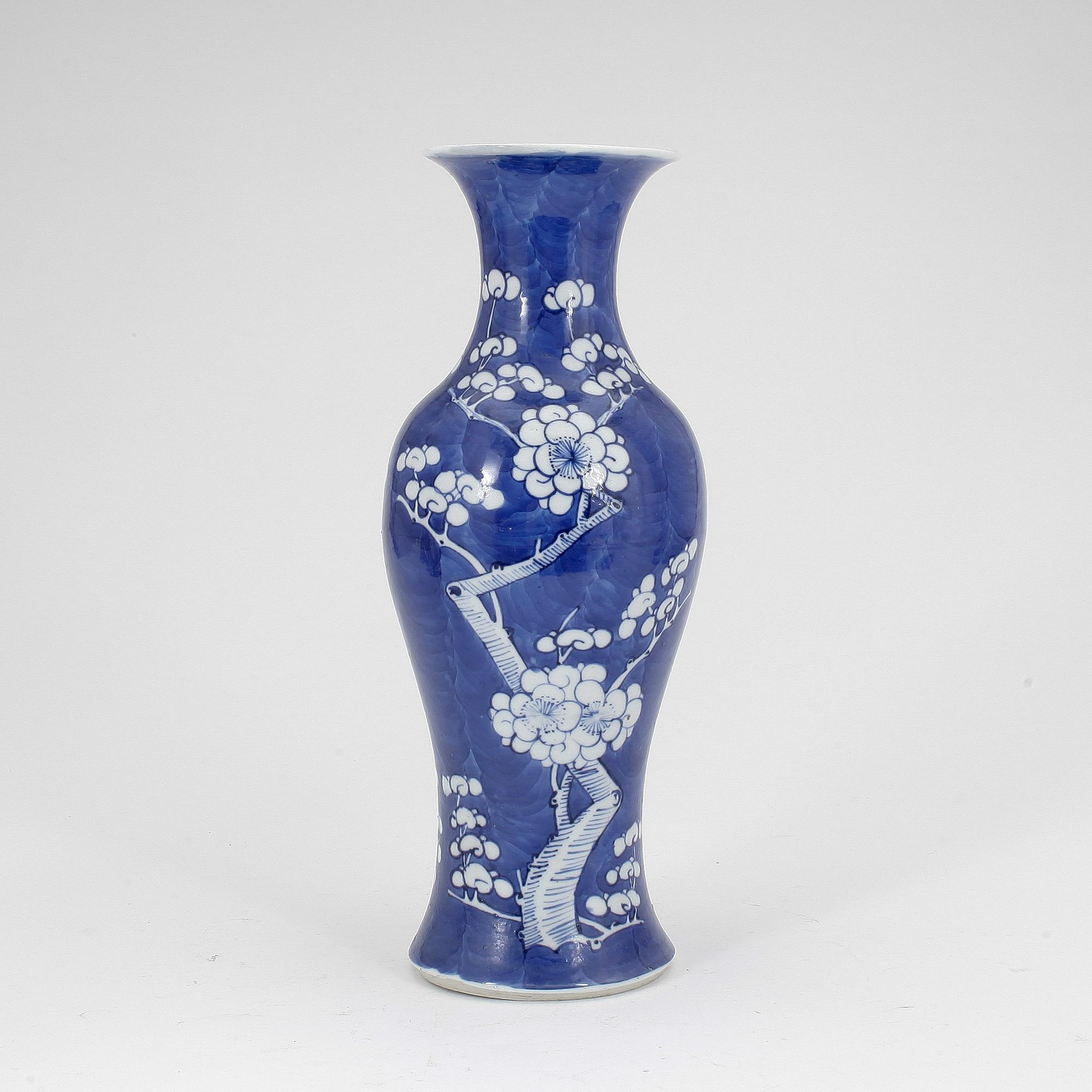 VAS, porslin, Kina, 1900-tal.