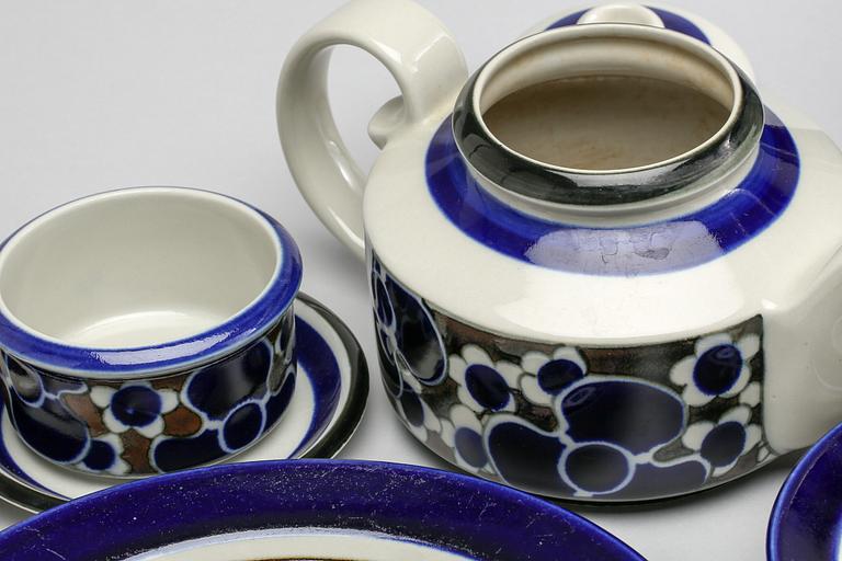 MAT- och KAFFESERVIS, 41 delar, stengods, "Saara", Anja Jaatinen-Winquist för Arabia, Finland, 1970-tal.
