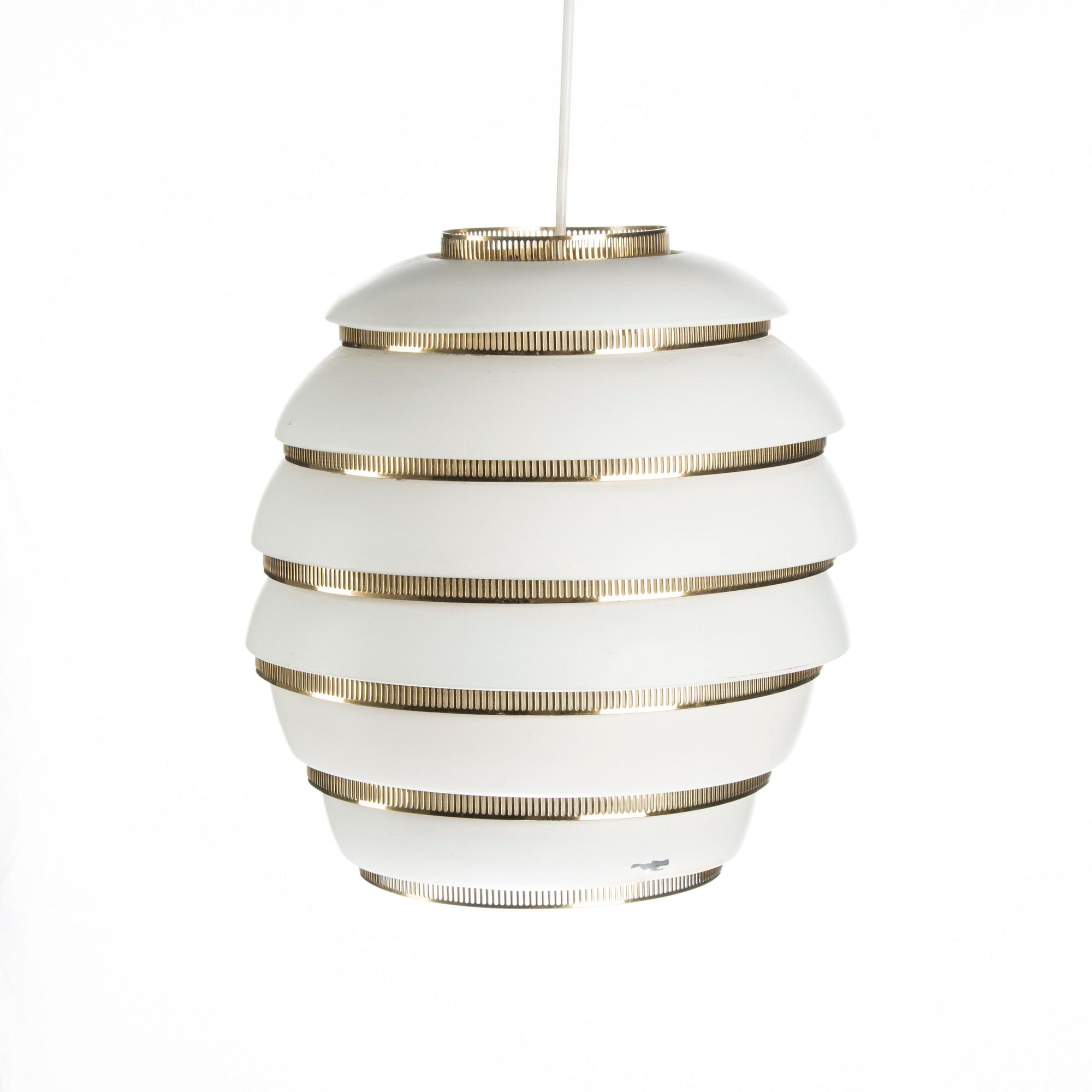 ALVAR AALTO, TAKLAMPA. Bikupa A332. Tillverkad av Valaistustyö. Formgiven 1953.