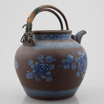 Two Chinese yixing ware teapots, late Qing dynasty / early 20th century.