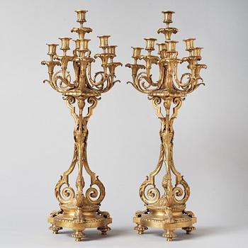 KANDELABRAR, för sju ljus, ett par. Louis XVI-stil, omkring år 1900.