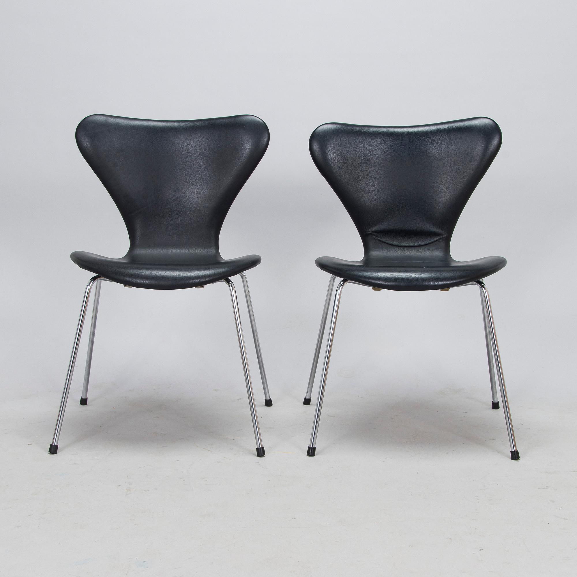 Arne Jacobsen, tuoleja, 5 kpl, "Sjuan" valmistaja Fritz Hansen, Tanska 1900-luvun loppu.