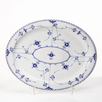 Royal Copenhagen, Dinner service, 31 pieces, “Musselmalet Halvblonde”, Denmark.