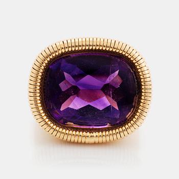 A Georg Jensen & Wendel ring in 18K gold set with an amethyst.