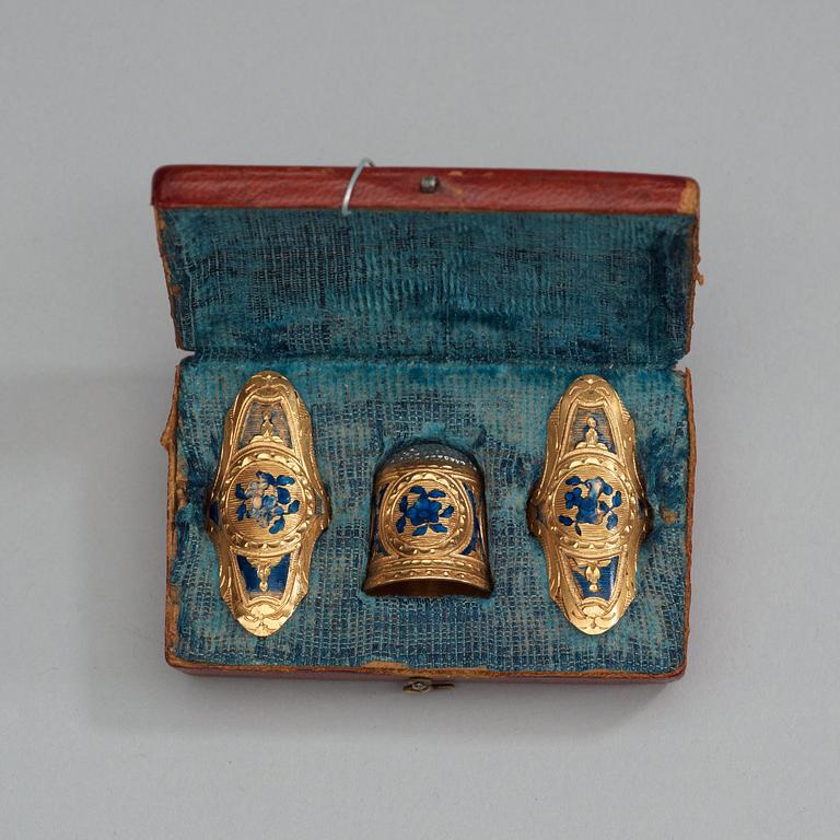 A 18th century gold and enamel sewing-kit, unmarked.