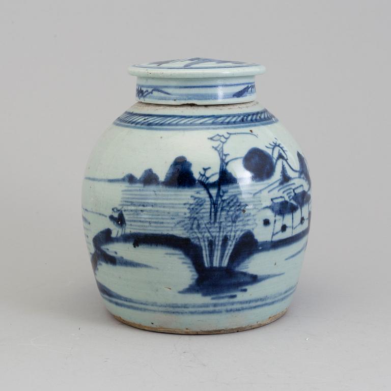 A blue and white jar, Qing dynasty, 19th Century.