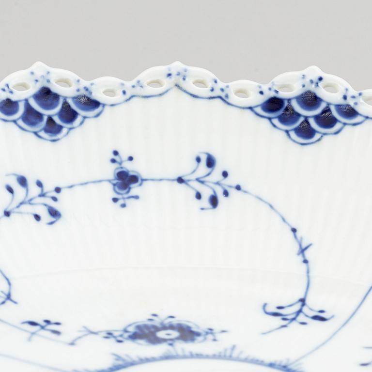 Royal Copenhagen,  a '1022' 'Musselmalet Full Lace' porcelain bowl, Denmark.