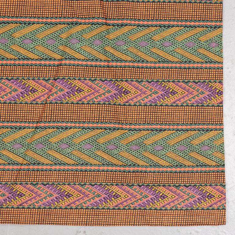 A textile, Missoni, ca 239 x 189 cm.