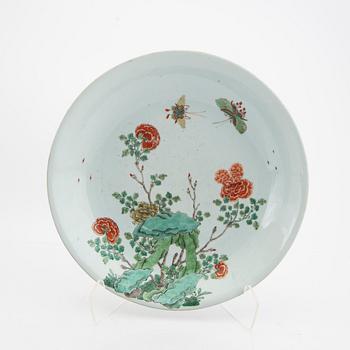 A Chinese kangxi famille verte porcelain plate.