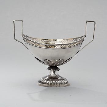 A SUGAR BOWL, silver, Thomas Skotte, St:Petersburg 1770-1814, weight 260 g.