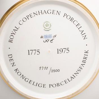 SKÅL, porslin, Royal Copenhagen, numrerad 1711/2500.
Jubileumsskål 1775-1975.