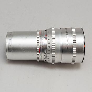 A Hasselblad 500 C with two lenses: Planar 1:2,8 80mm and Sonnar 1:5,6 250 mm.