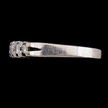 RING, 18 k vitguld, med 5 briljantslipade diamanter, 0.34 ct enligt gravyr. Total vikt ca 6 gram.