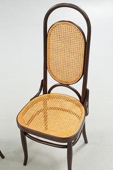 A diningroom furniture set of 7 pieces by Thonet from the second half of the 20th century.