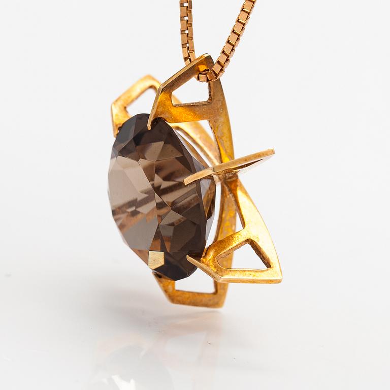 A 14K gold necklace with a smoky quartz. Martti Tapio Aarnio, Helsinki 1966.