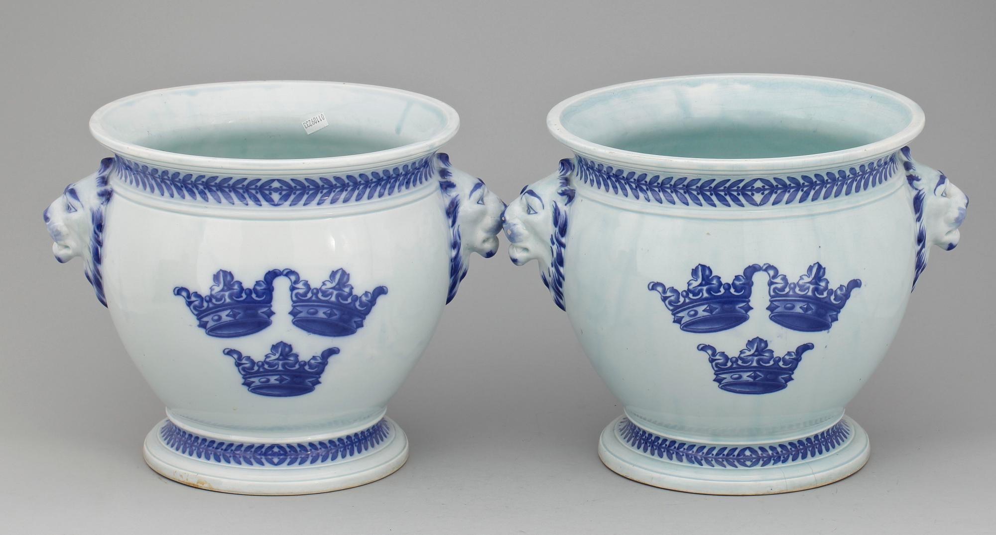 YTTERFODER, ett par, fajans, "Pinx, 1911",  Gustavsberg.