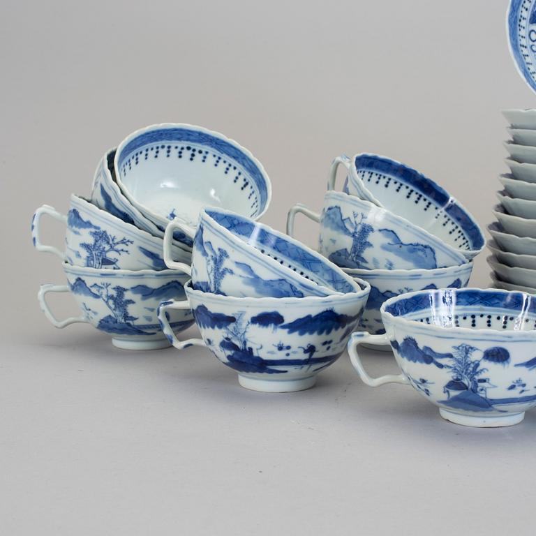 Two sets of ten blue and white tea cups with saucers, late Qing dynasty (1644-1912).