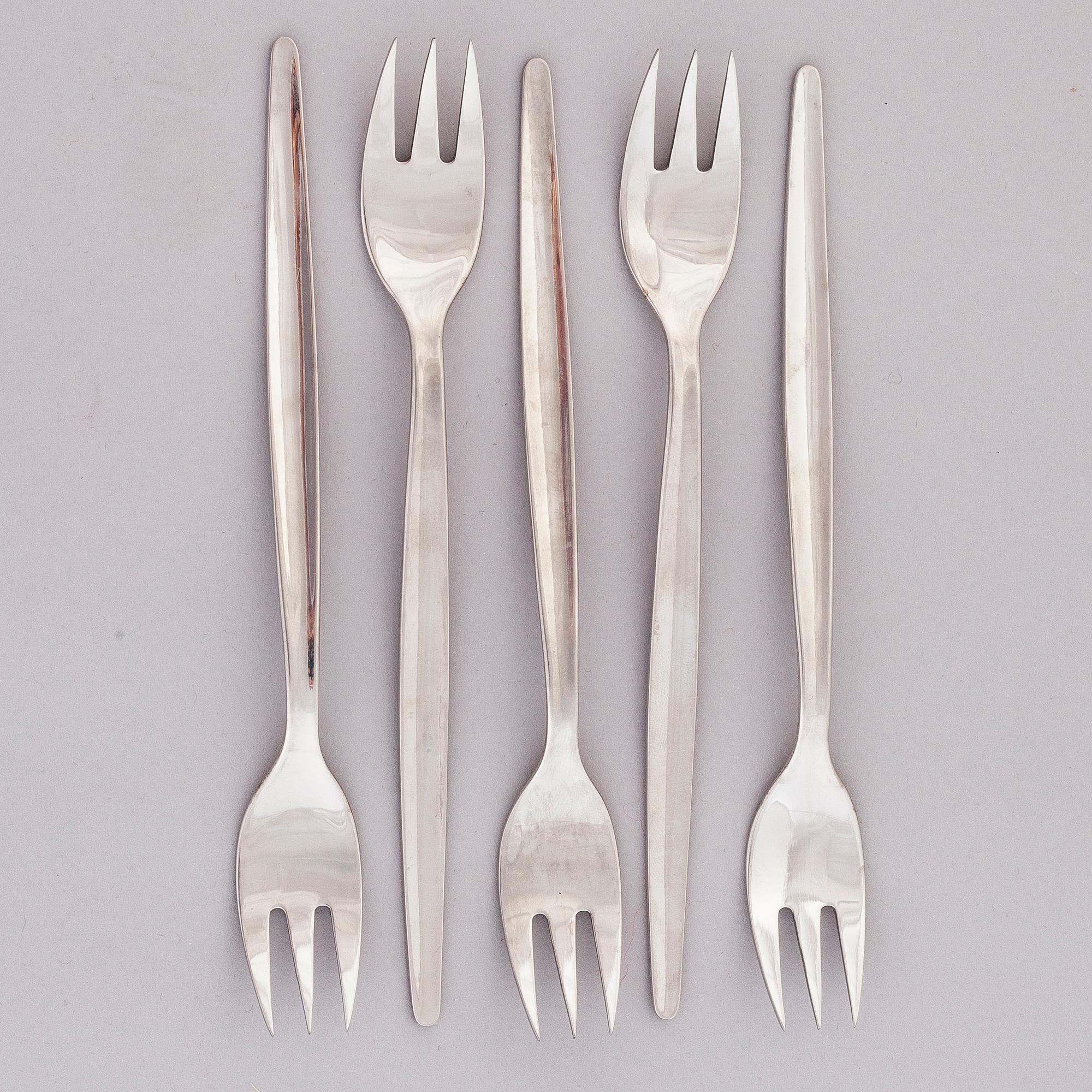ILMARI TAPIOVAARA 1960s 122-piece Set of Polar Flatware for Hackman, Finland.
