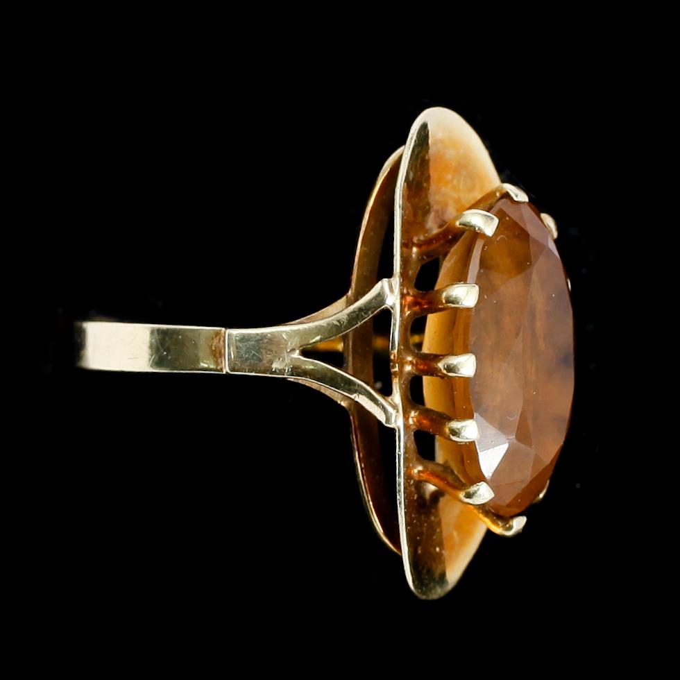 RING, 14 k guld, med fasettslipad citrin.