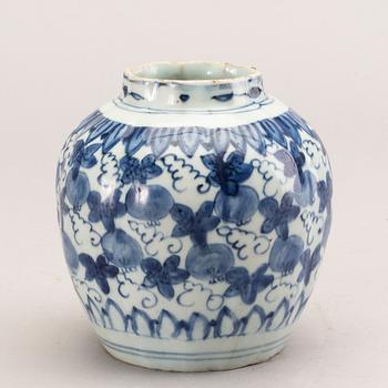 A blue and white jar, Ming dynasty, Wanli (1572-1620).