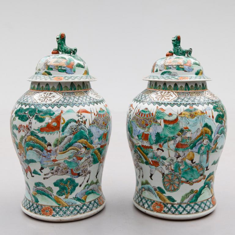 LOCKURNOR, 1 par, porslin, Kina, sent 1800-/tidigt 1900-tal.