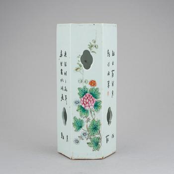 PERUKSTOCK, porslin, Kina, 1900-tal,
