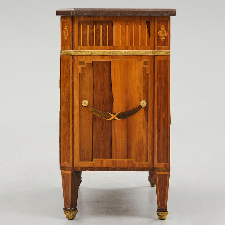 A Gustavian marquetry commode by G. Foltiern (master in Stockohlm 1771-1804).