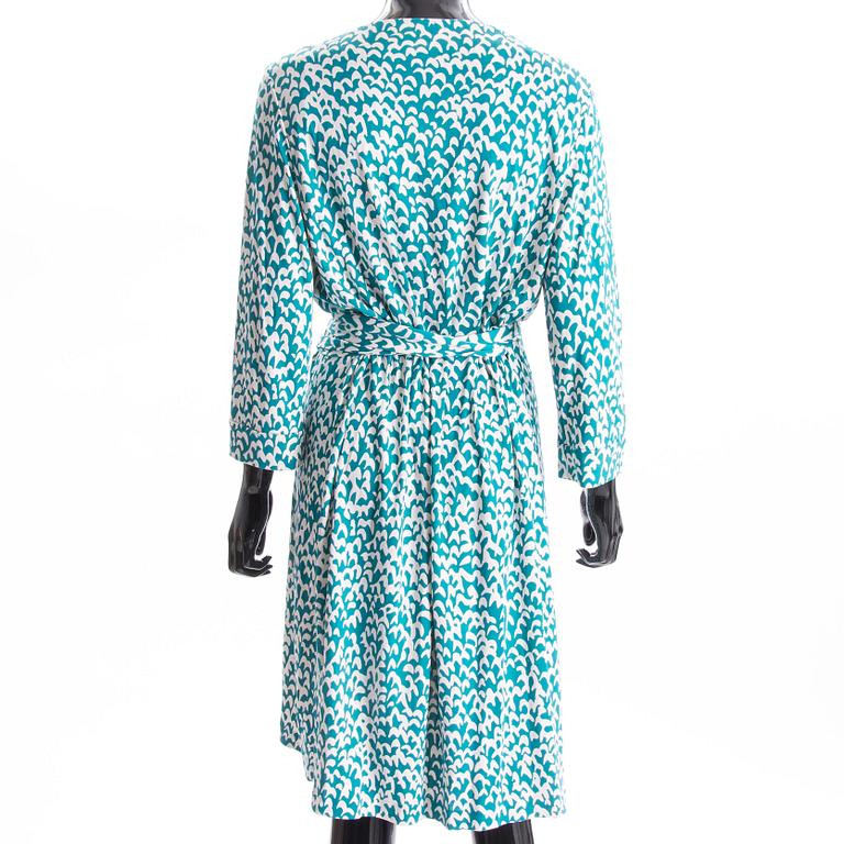 KLÄNNINGAR, 2 st, Diane von Furstenberg, storlek 44.