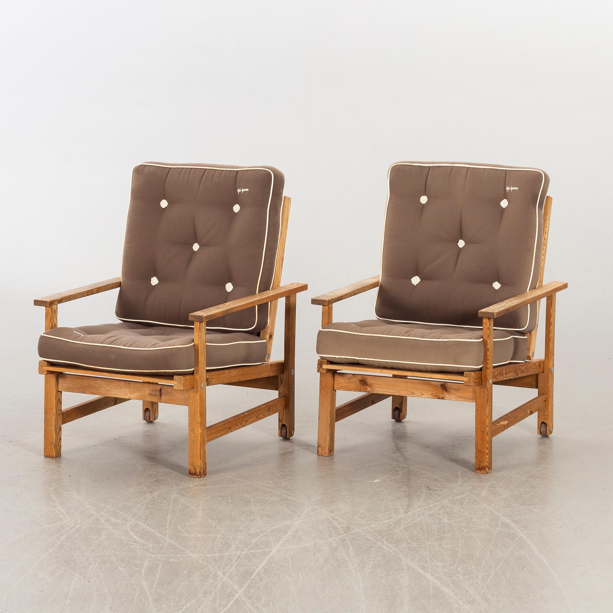 ELSA STACKELBERG, ett par fåtöljer för Fri Form.