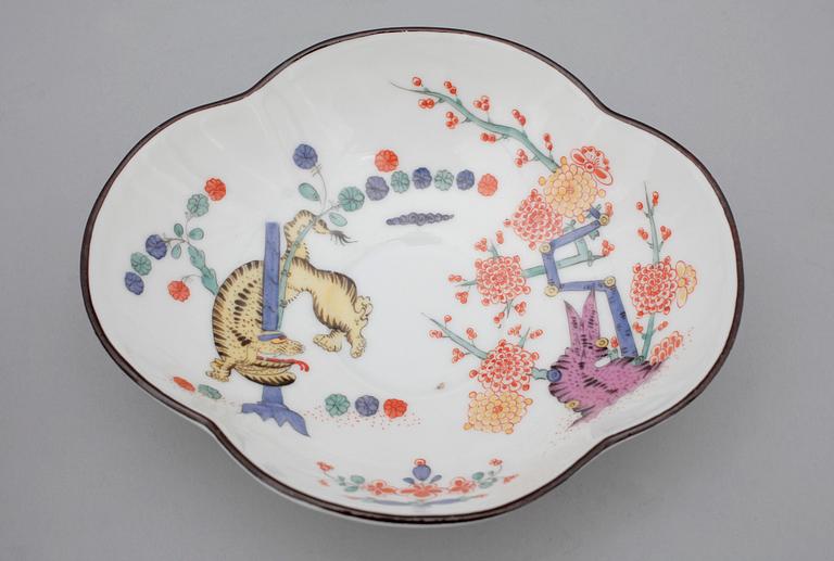 KAFFEKOPPAR MED FAT, 6+2 st. Porslin, Meissen. 1900-tal.