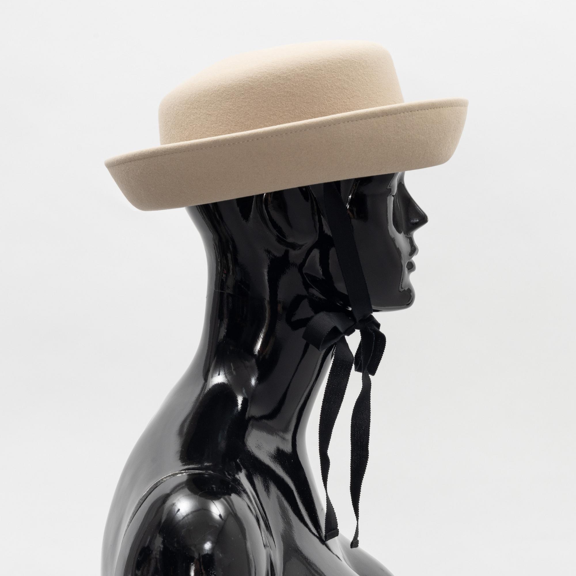 Chanel, a rabit hair hat with ribbon, size S.
