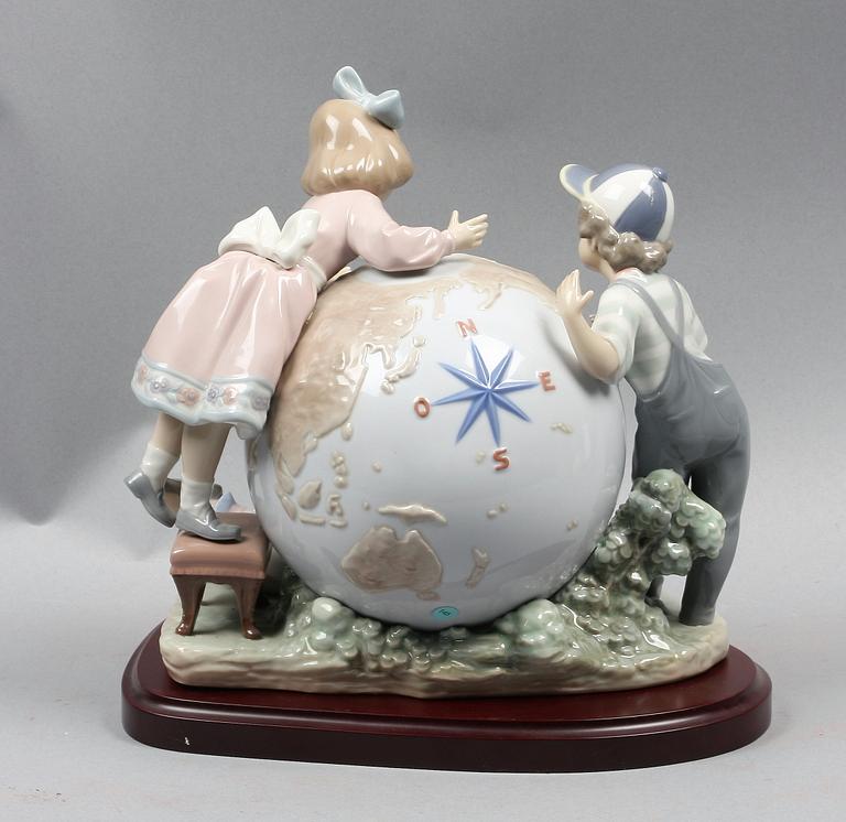 FIGURGRUPP, porslin, Lladro. Märkt N 5.268. Tillverkningsår 1992.