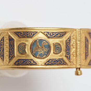 A Byzantine-style gold and enamel bracelet, presumably modern.