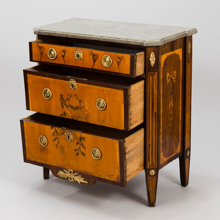 A Gustavian chest of drawers, late 18th century.