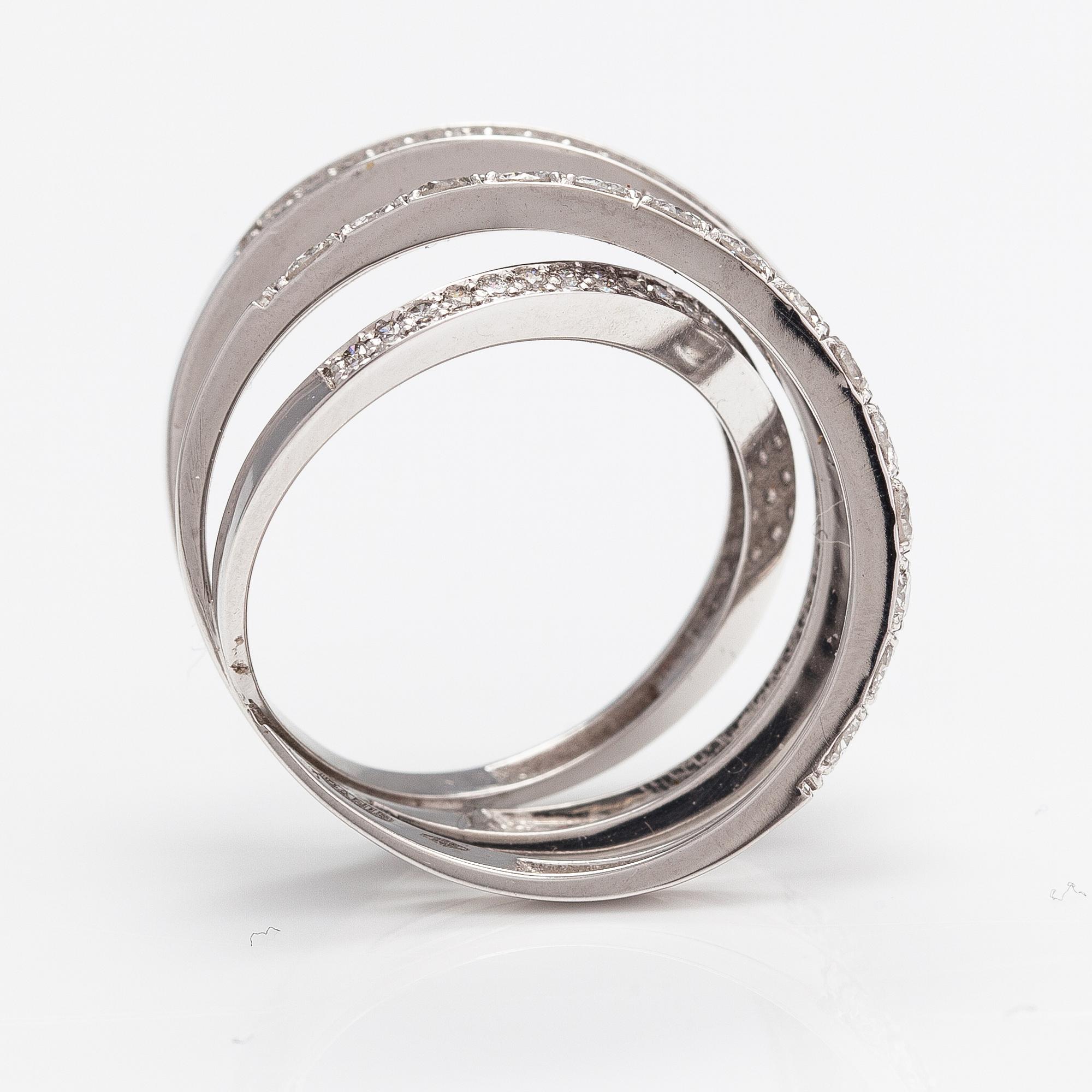 An 18K white gold ring with diamonds ca. 1.66 ct in total.