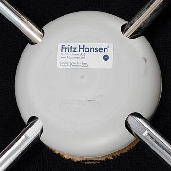 Arne Jacobsen, karmstolar, 4 st, "Sjuan", Fritz Hansen, 2000-tal.