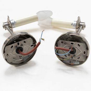 Vägglampor, ett par, "Sussex Swing Arm Bahtroom Wall Light" Vaughan, samtida.