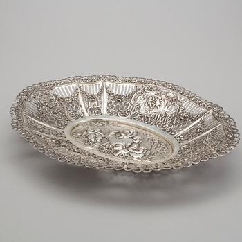 GALLERFAT, silver, Tyskland med svenska imporstämplar, omkring sekelskiftet 1900. Vikt ca 562g.